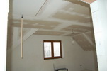 Zaklopení stropů sádrokartonem, včetně montáže půdních schodů